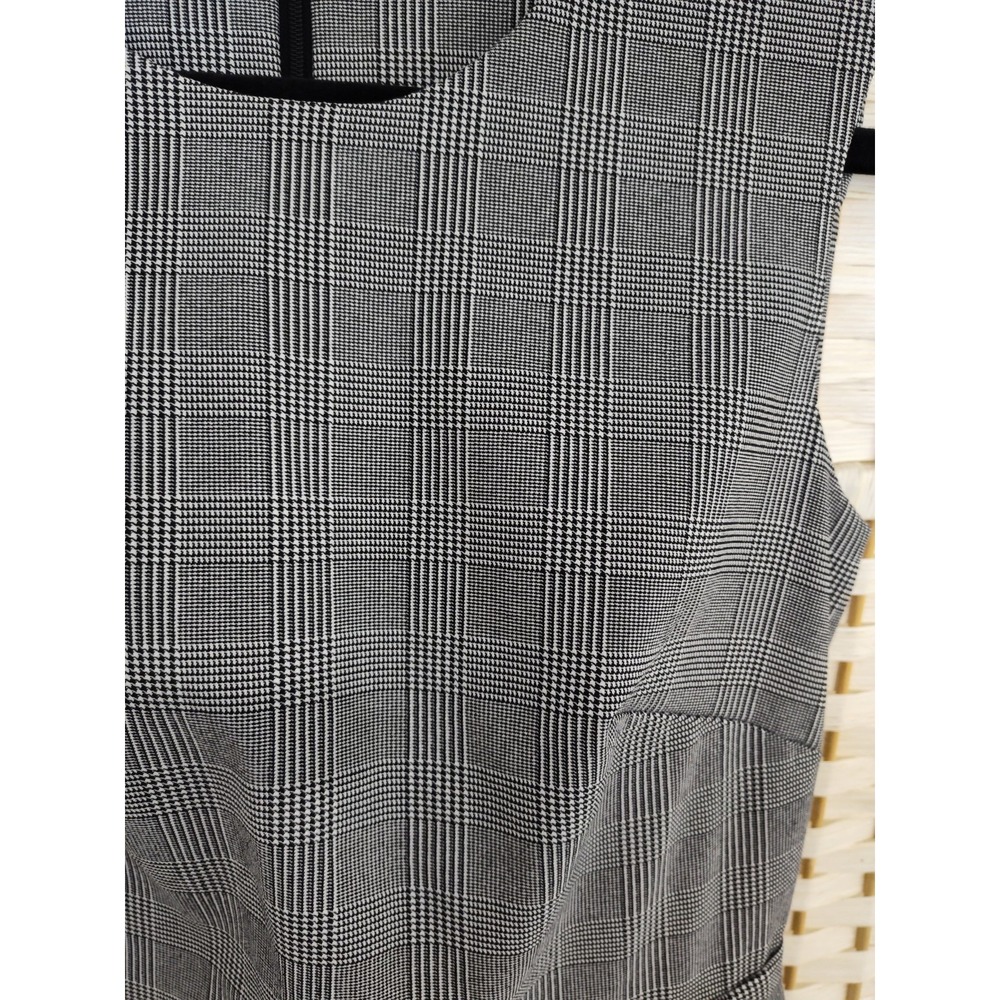 Calvin Klein Size Small Black White Houndstooth Sleeveless Ruffled Tulip Dress - Picture 2 of 8